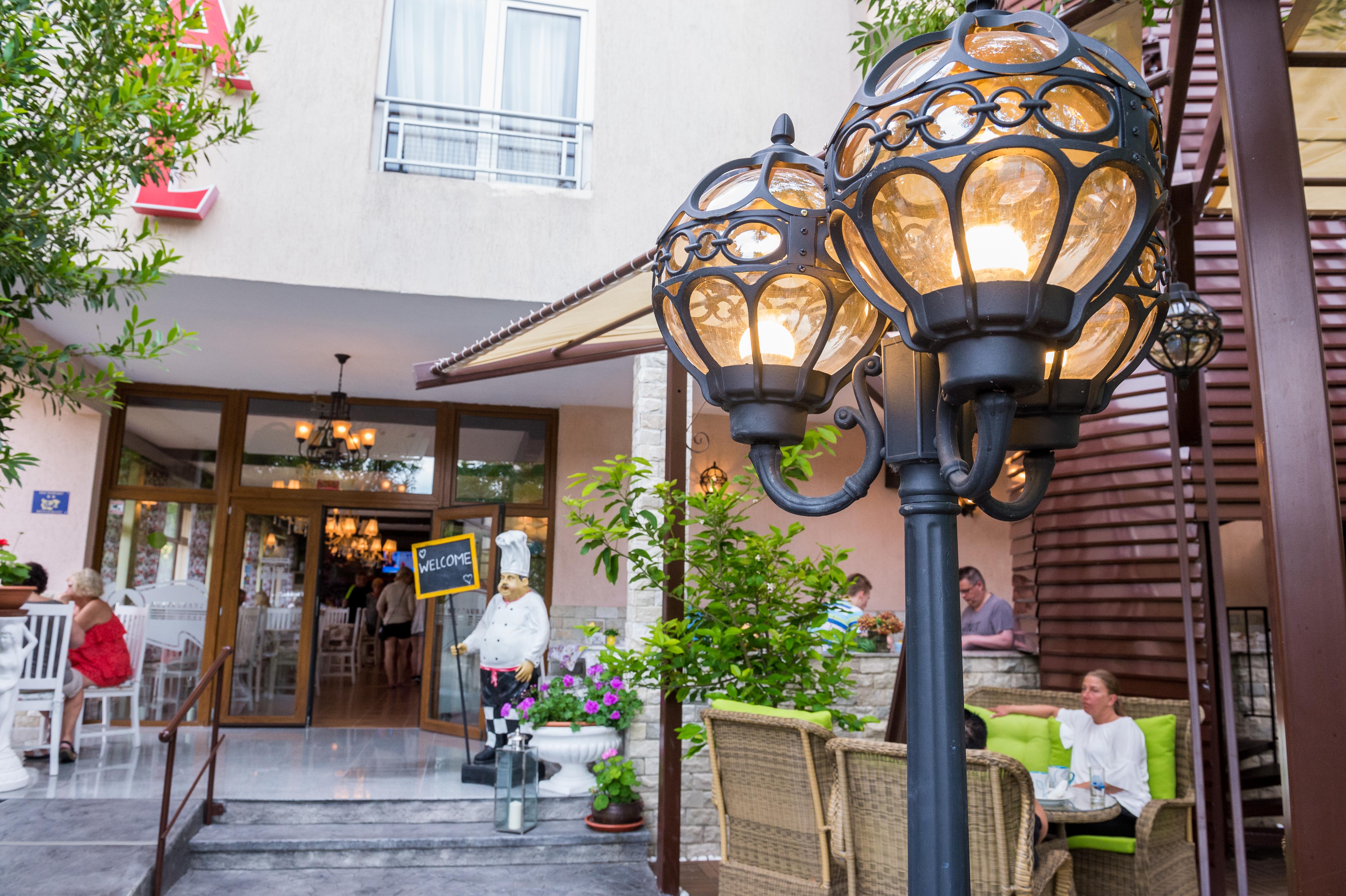 Hotel Central Slăntjev Brjag Exteriör bild