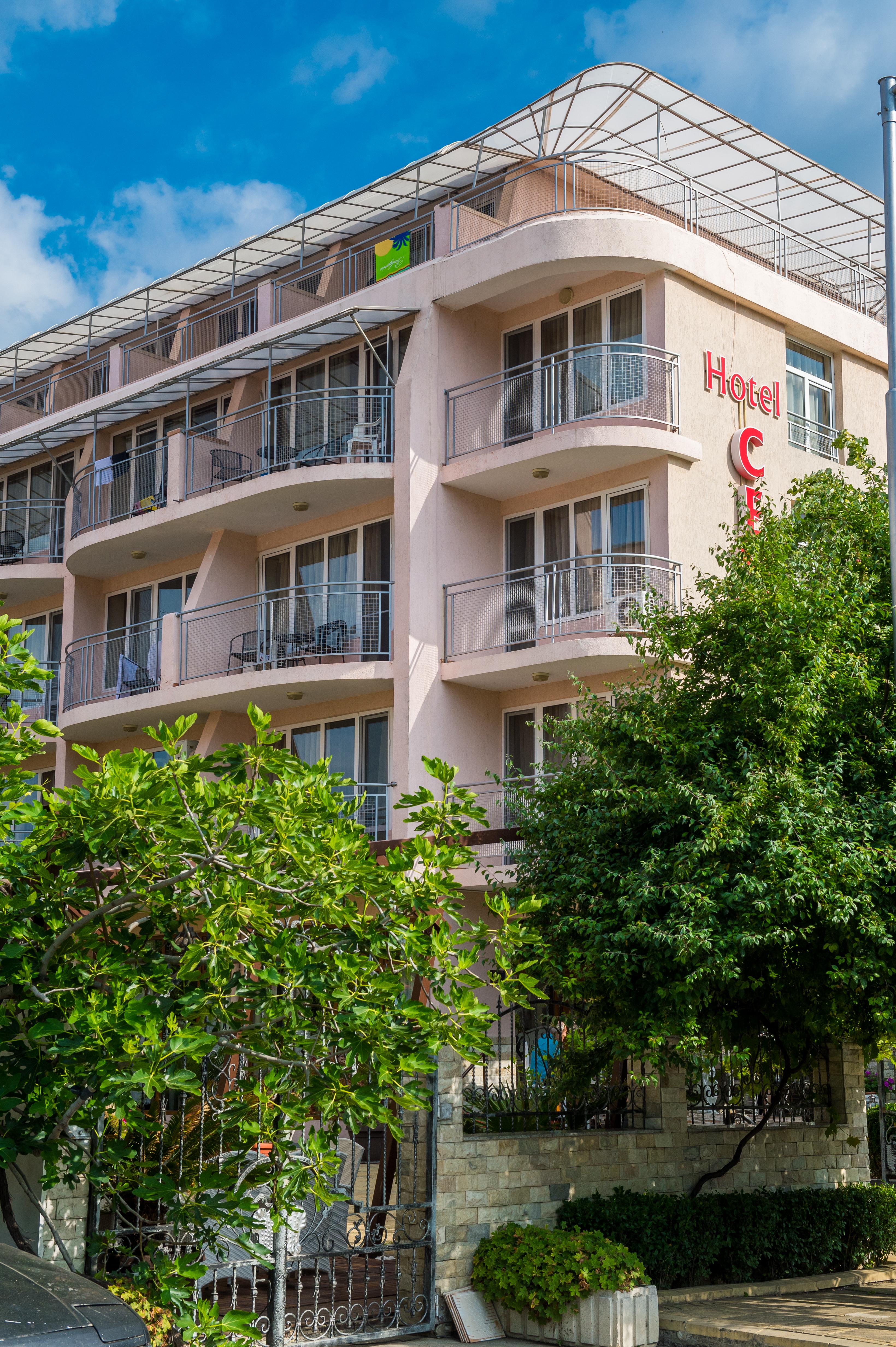 Hotel Central Slăntjev Brjag Exteriör bild