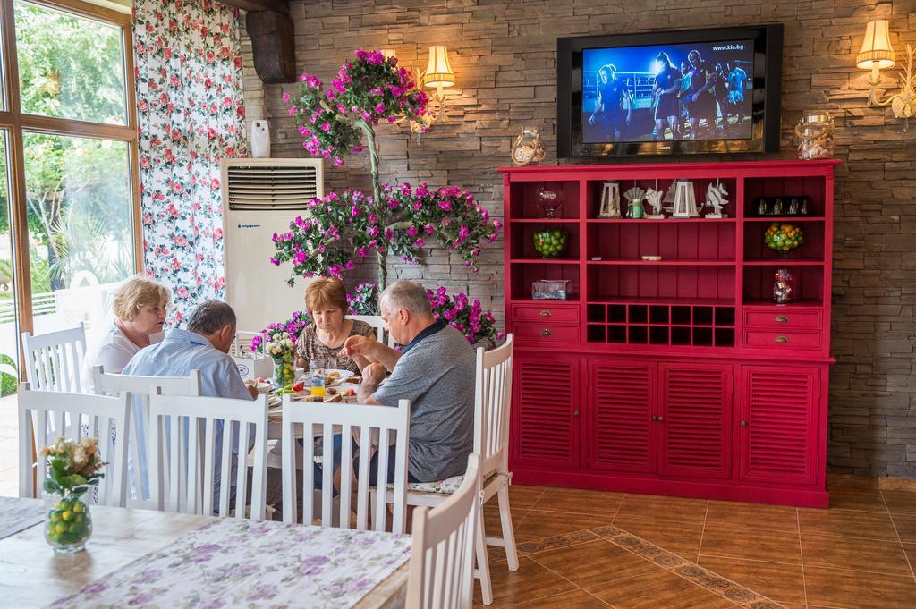 Hotel Central Slăntjev Brjag Exteriör bild